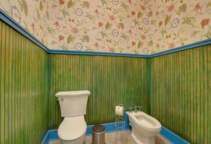 Sprawling Austin Estate W/ Pool & Fire Pit