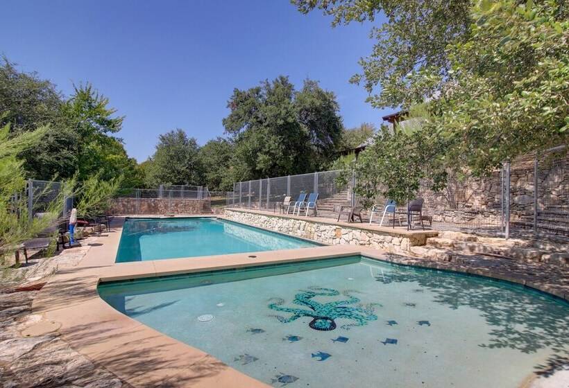 Sprawling Austin Estate W/ Pool & Fire Pit