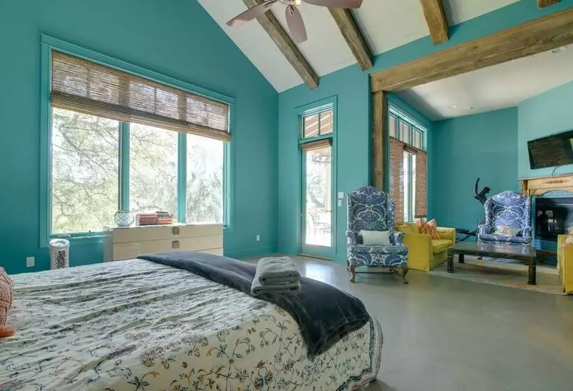 Sprawling Austin Estate W/ Pool & Fire Pit