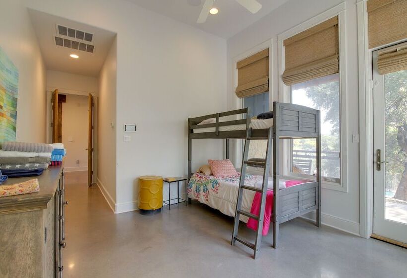 Sprawling Austin Estate W/ Pool & Fire Pit