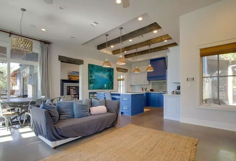 Sprawling Austin Estate W/ Pool & Fire Pit