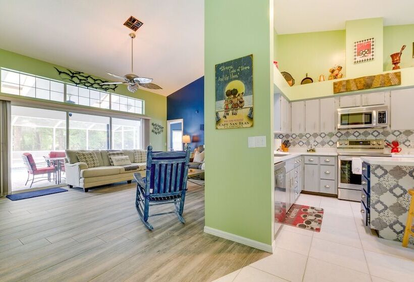 Lanai & Grill: Sunny Home Near Rainbow Springs!