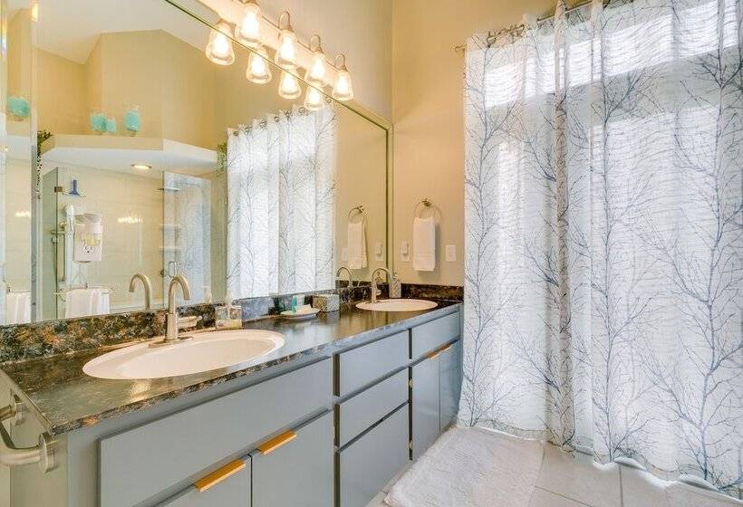 Lanai & Grill: Sunny Home Near Rainbow Springs!