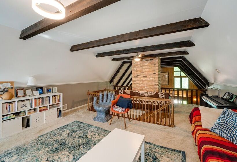 Texas Retreat W/ Deck, Grill & Spacious Yard!