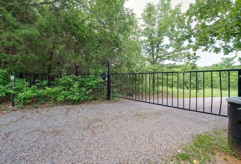 Texas Retreat W/ Deck, Grill & Spacious Yard!