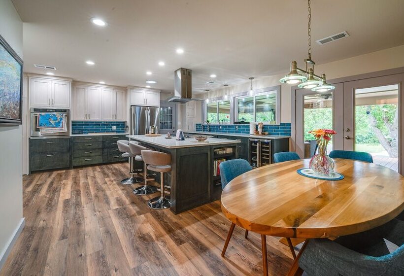 Texas Retreat W/ Deck, Grill & Spacious Yard!