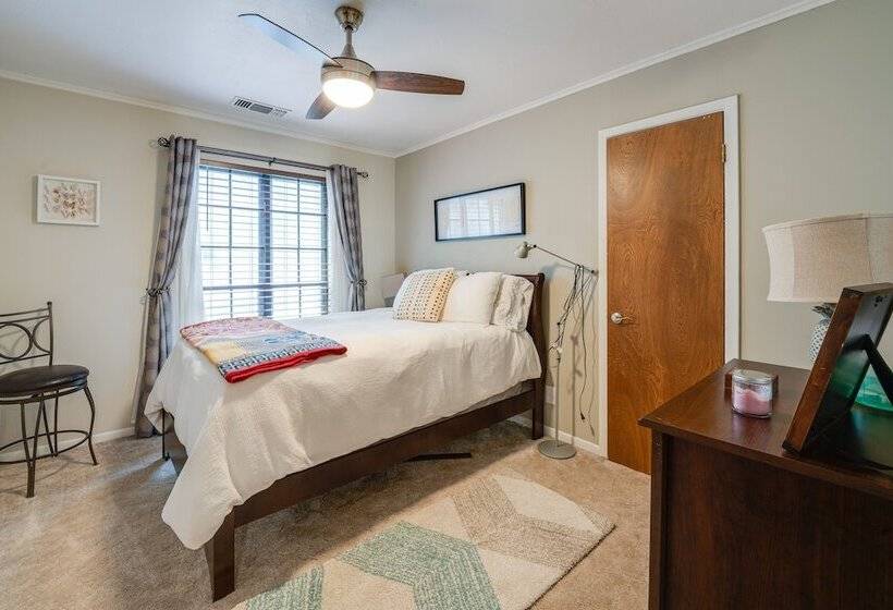 Texas Retreat W/ Deck, Grill & Spacious Yard!