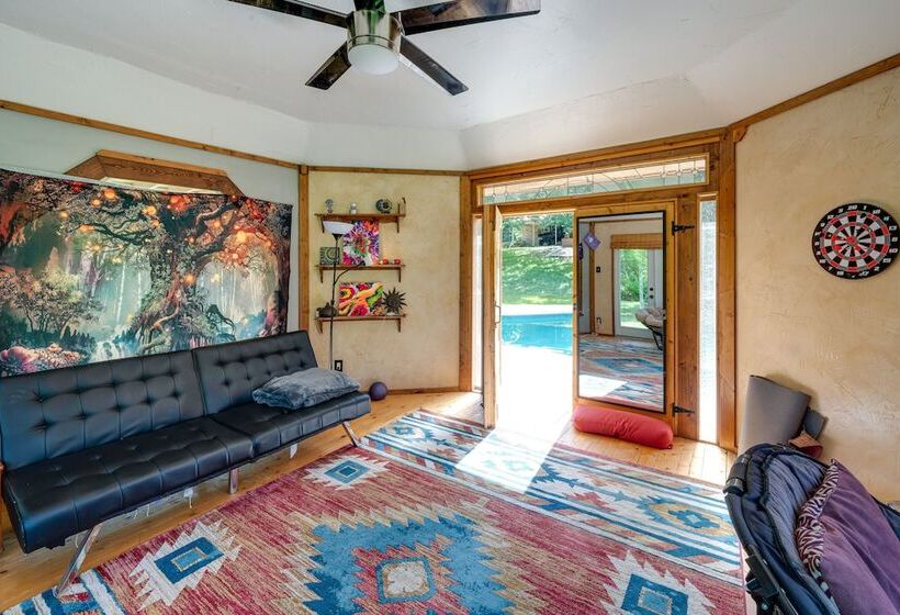 Texas Retreat W/ Deck, Grill & Spacious Yard!