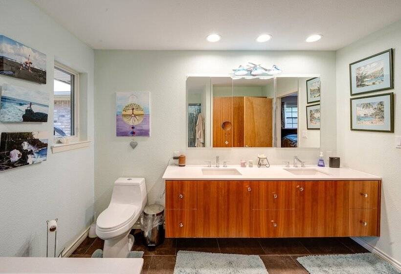 Texas Retreat W/ Deck, Grill & Spacious Yard!