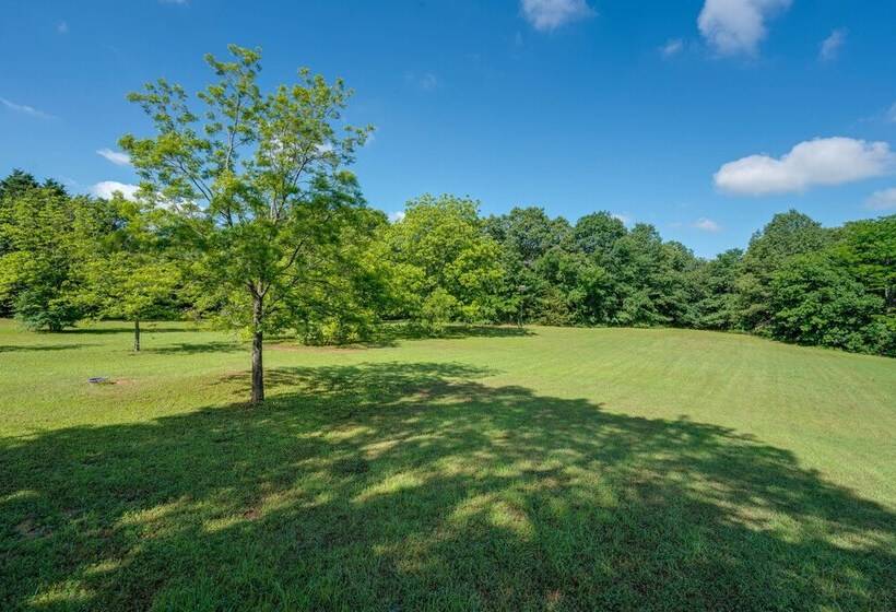 Texas Retreat W/ Deck, Grill & Spacious Yard!