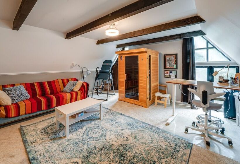 Texas Retreat W/ Deck, Grill & Spacious Yard!