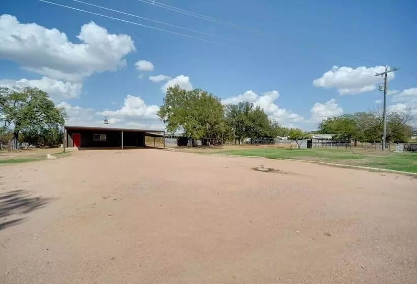 Texas Wine Country Home On 3 Acres!