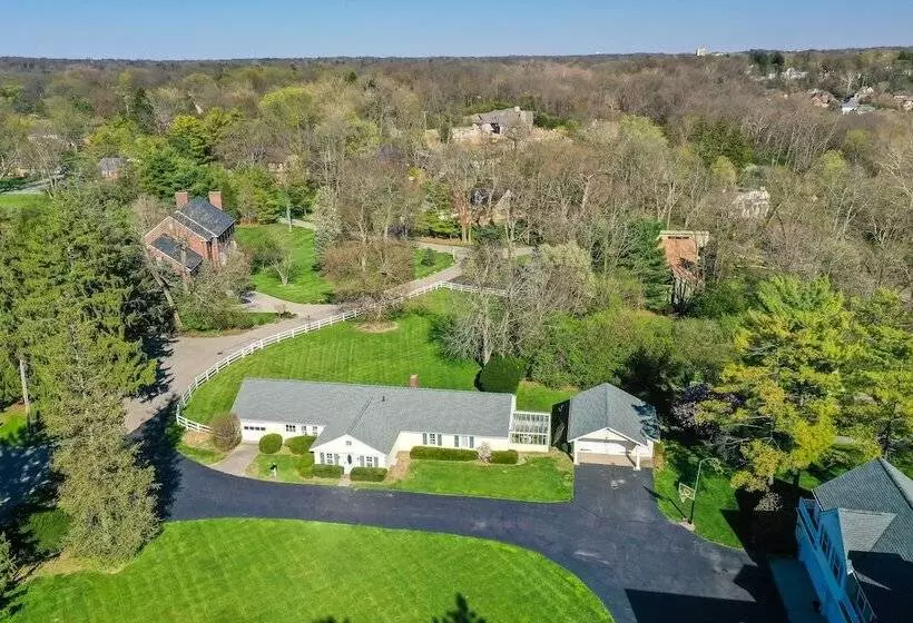 The Windmill House  W/ Pond: 9 Mi To Dayton!