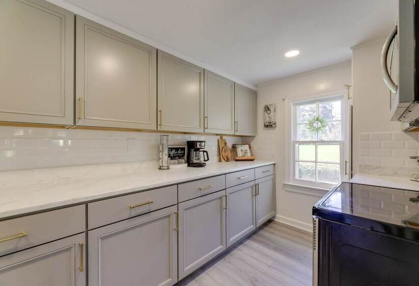 The Windmill House  W/ Pond: 9 Mi To Dayton!