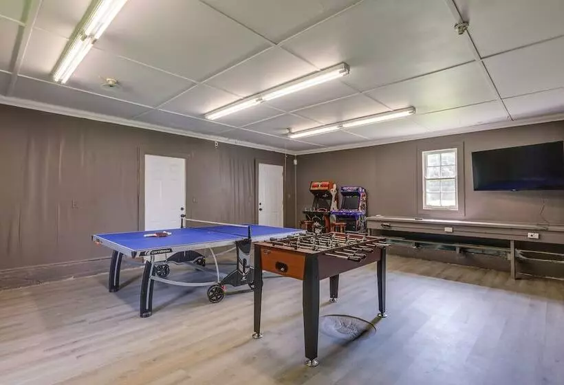 The Windmill House  W/ Pond: 9 Mi To Dayton!