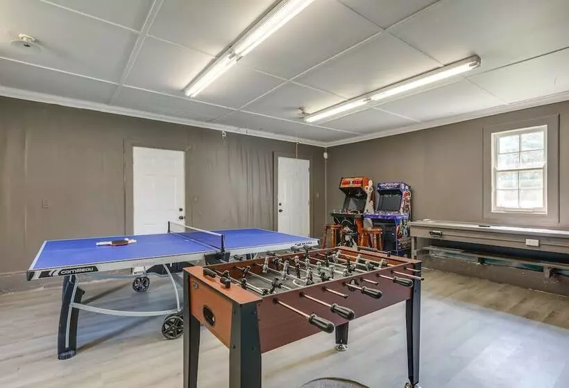 The Windmill House  W/ Pond: 9 Mi To Dayton!