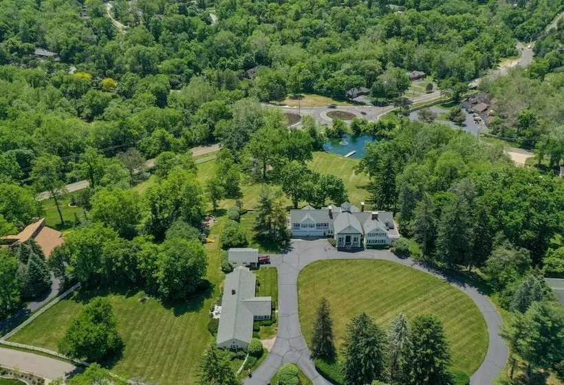 The Windmill House  W/ Pond: 9 Mi To Dayton!