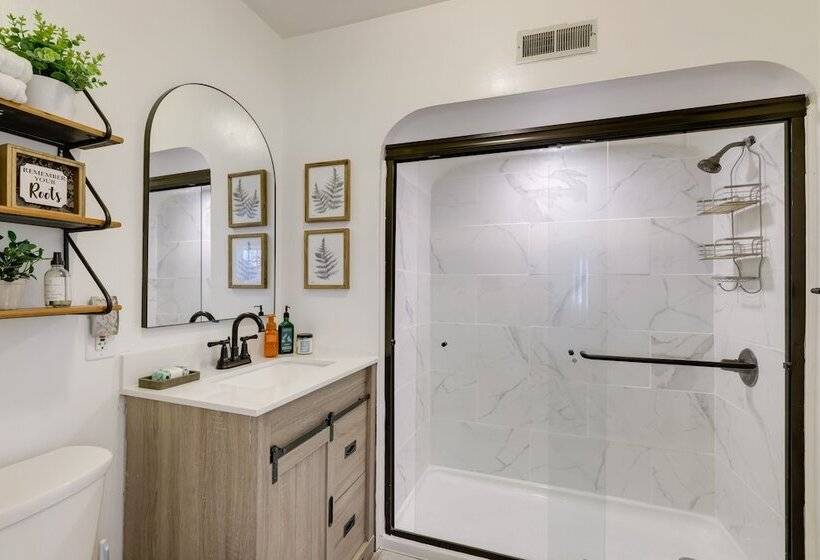 The Windmill House  W/ Pond: 9 Mi To Dayton!