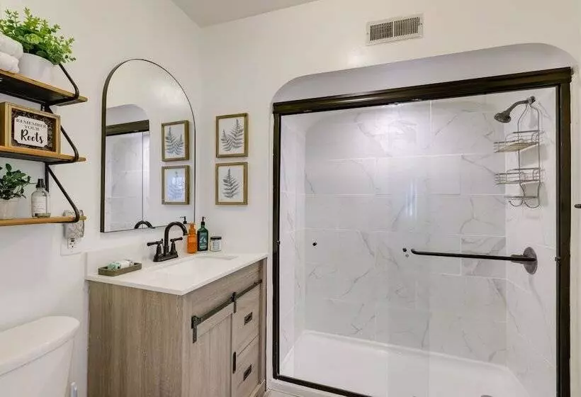 The Windmill House  W/ Pond: 9 Mi To Dayton!