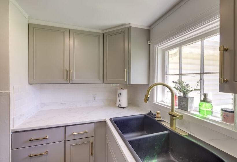 The Windmill House  W/ Pond: 9 Mi To Dayton!