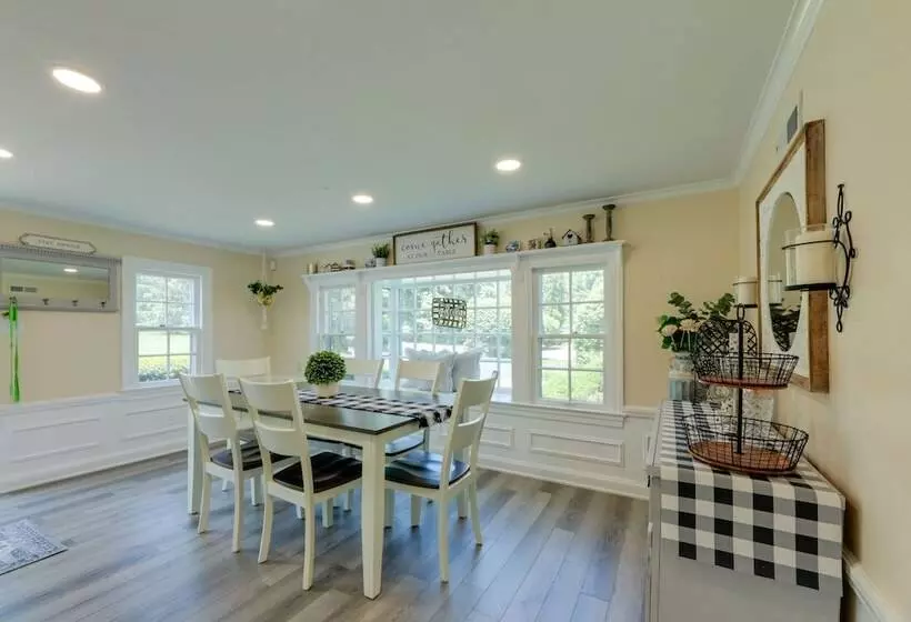 The Windmill House  W/ Pond: 9 Mi To Dayton!