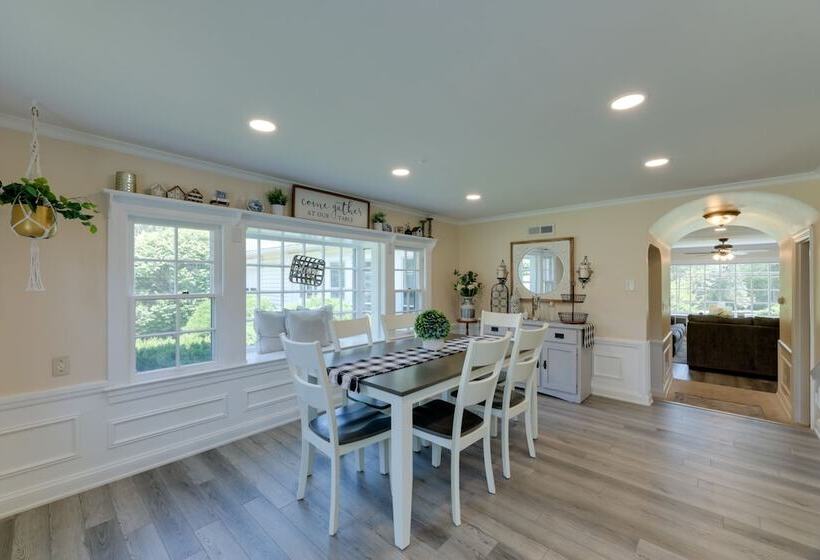 The Windmill House  W/ Pond: 9 Mi To Dayton!