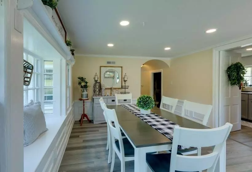 The Windmill House  W/ Pond: 9 Mi To Dayton!