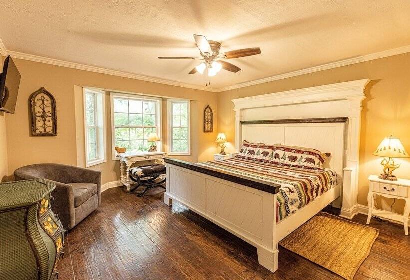 Three Little Bears Retreat