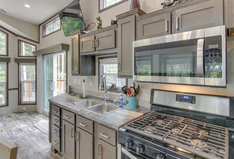 Tree Lined Cabin W/ Grill In Penrose!