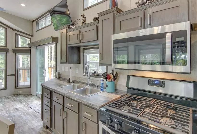 Tree Lined Cabin W/ Grill In Penrose!