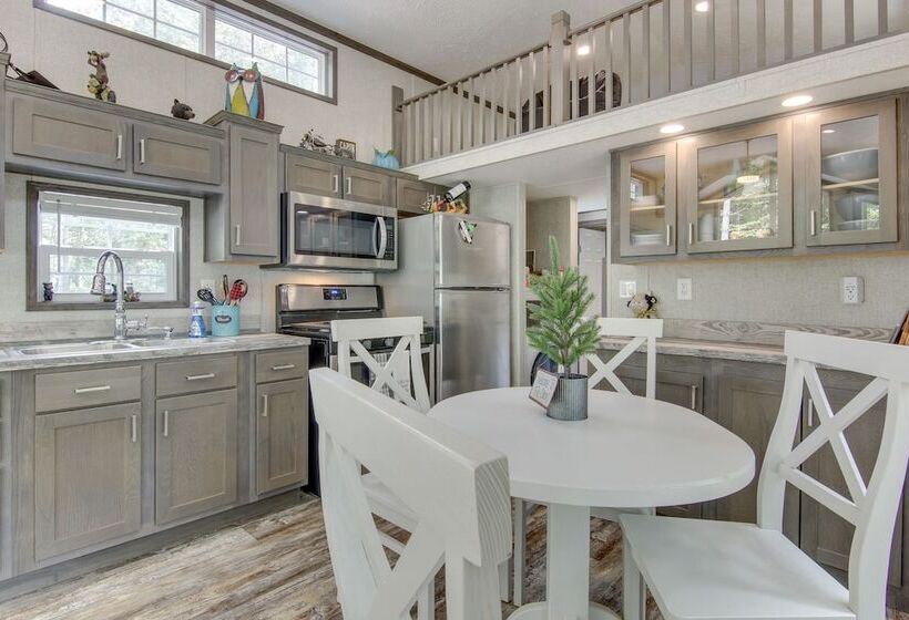 Tree Lined Cabin W/ Grill In Penrose!