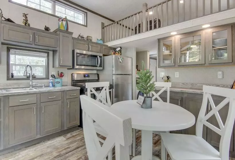 Tree Lined Cabin W/ Grill In Penrose!