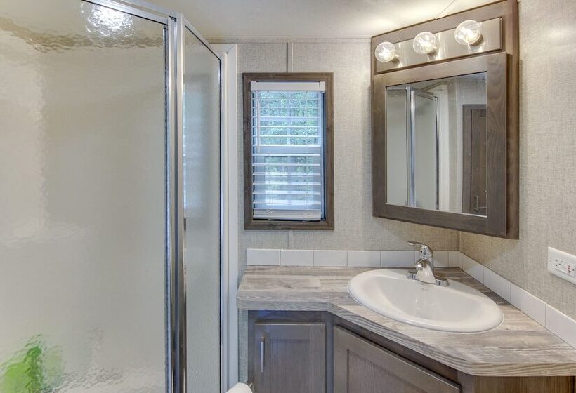 Tree Lined Cabin W/ Grill In Penrose!