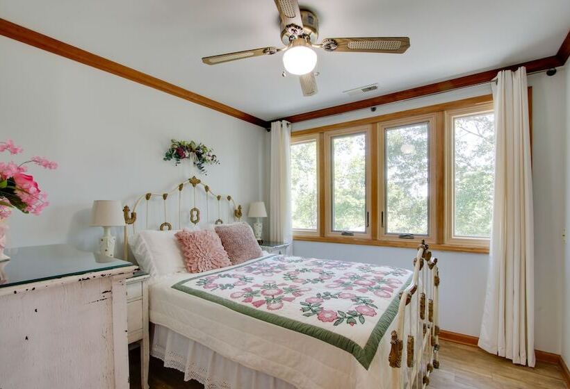 Waterfront Home Near Wilson Lake W/ Covered Porch!