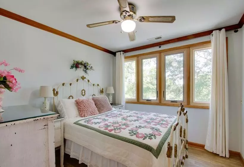 Waterfront Home Near Wilson Lake W/ Covered Porch!