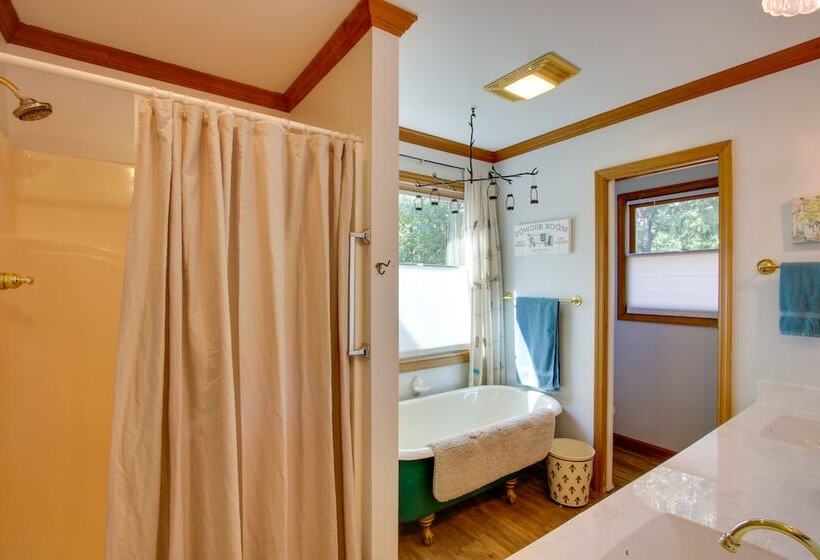 Waterfront Home Near Wilson Lake W/ Covered Porch!