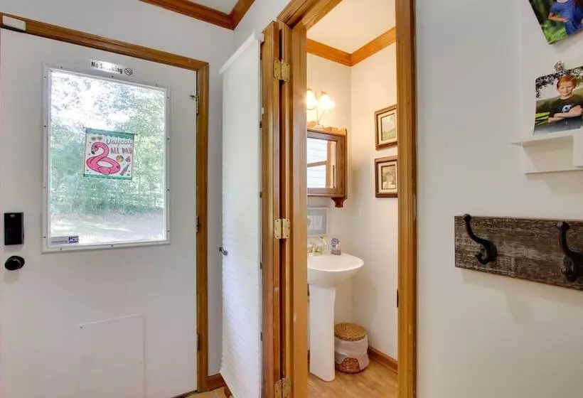 Waterfront Home Near Wilson Lake W/ Covered Porch!