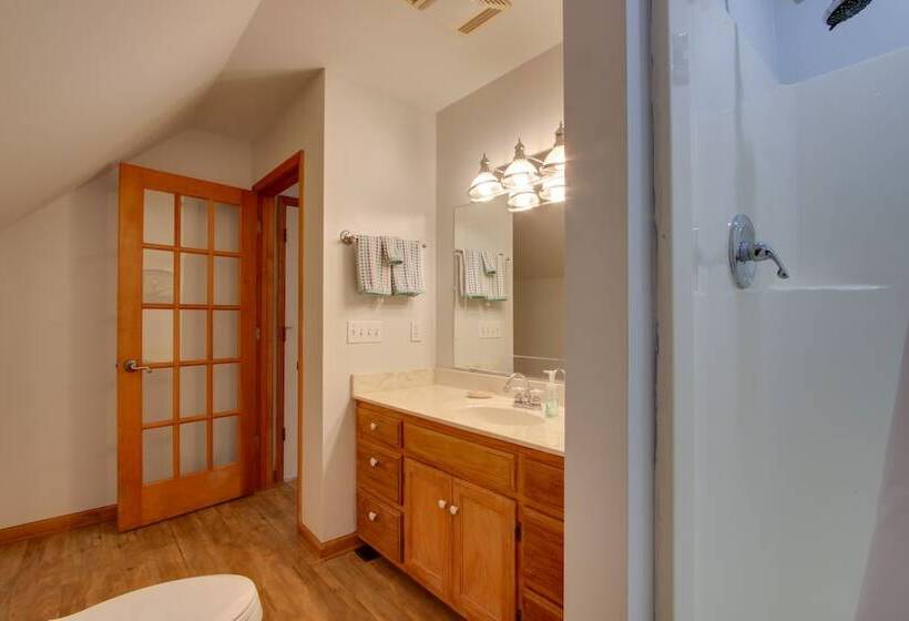 Waterfront Home Near Wilson Lake W/ Covered Porch!