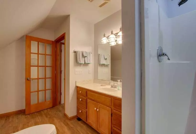 Waterfront Home Near Wilson Lake W/ Covered Porch!