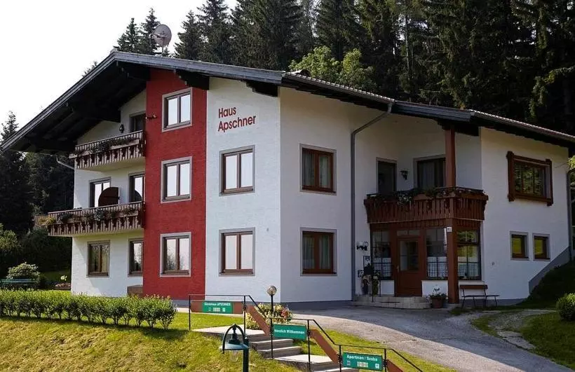 Hotelli Gästehaus Apschner