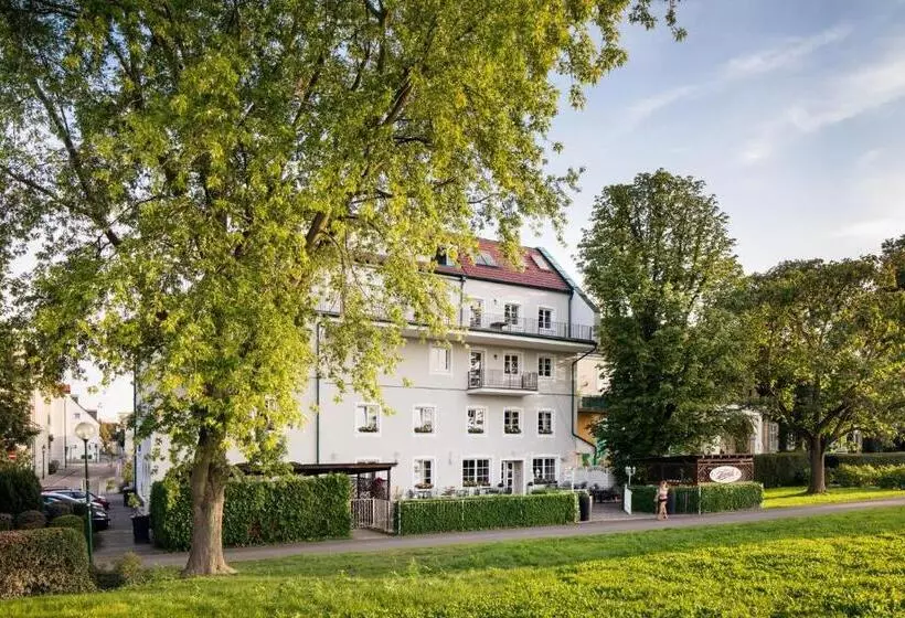 Hotelli Nibelungenhof