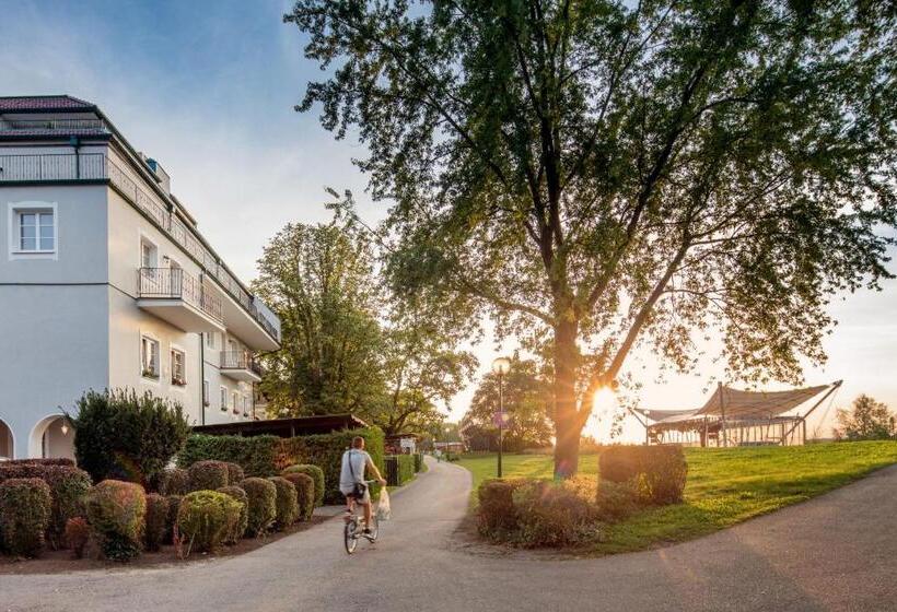 Отель Nibelungenhof