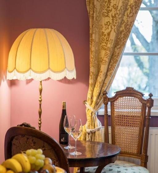 Отель Nibelungenhof