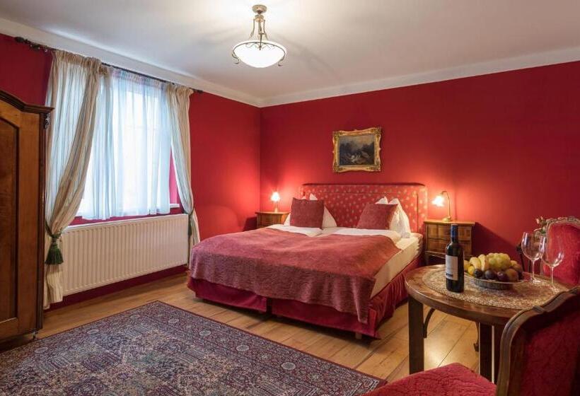 Отель Nibelungenhof