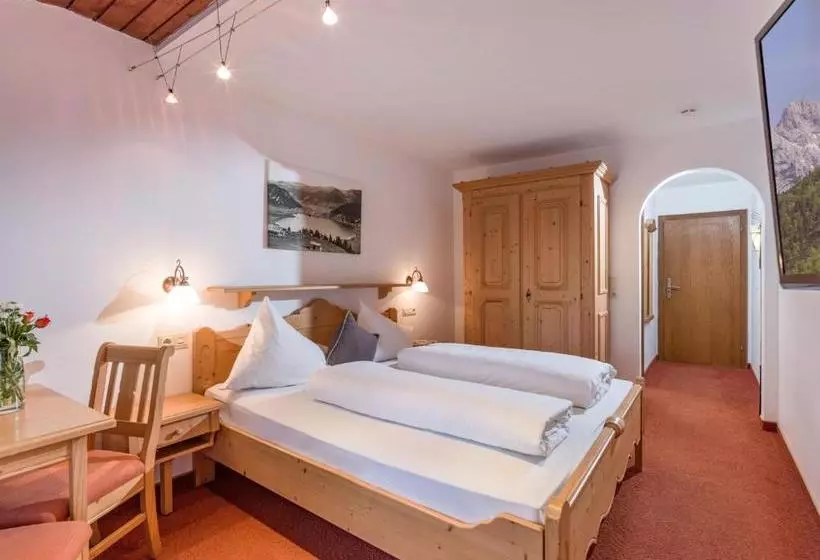 ホテル Postgasthof Fischerwirt