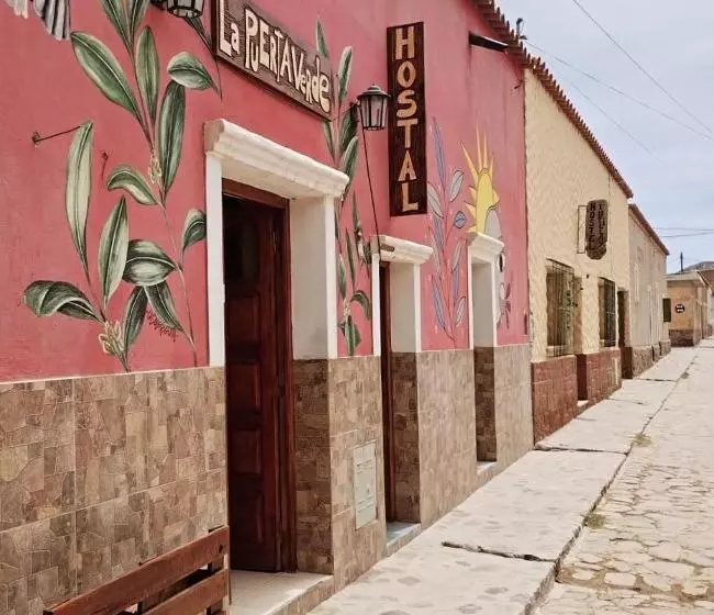 ユースホステル La Puerta Verde