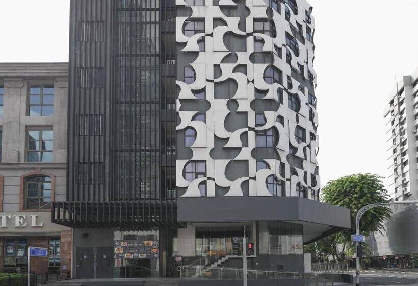 Amrise Hotel Kitchener, Check In 9pm, Check Out 8am