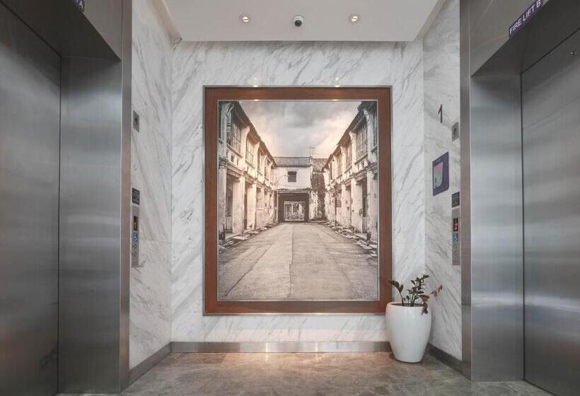 Amrise Hotel Kitchener, Check In 9pm, Check Out 8am