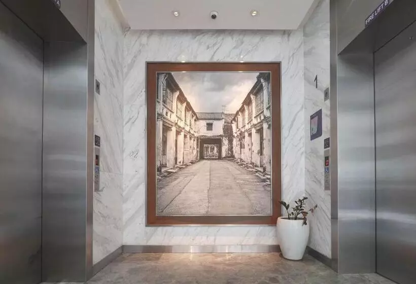 Amrise Hotel Kitchener, Check In 9pm, Check Out 8am