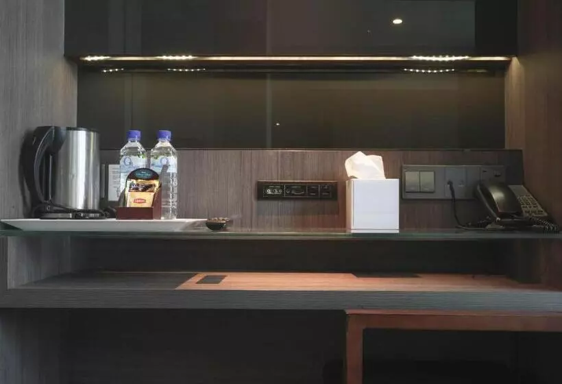 Amrise Hotel Kitchener, Check In 9pm, Check Out 8am